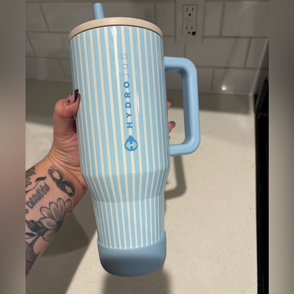🎄FLASH SALE🎄HydroJug cape cod striped tumbler